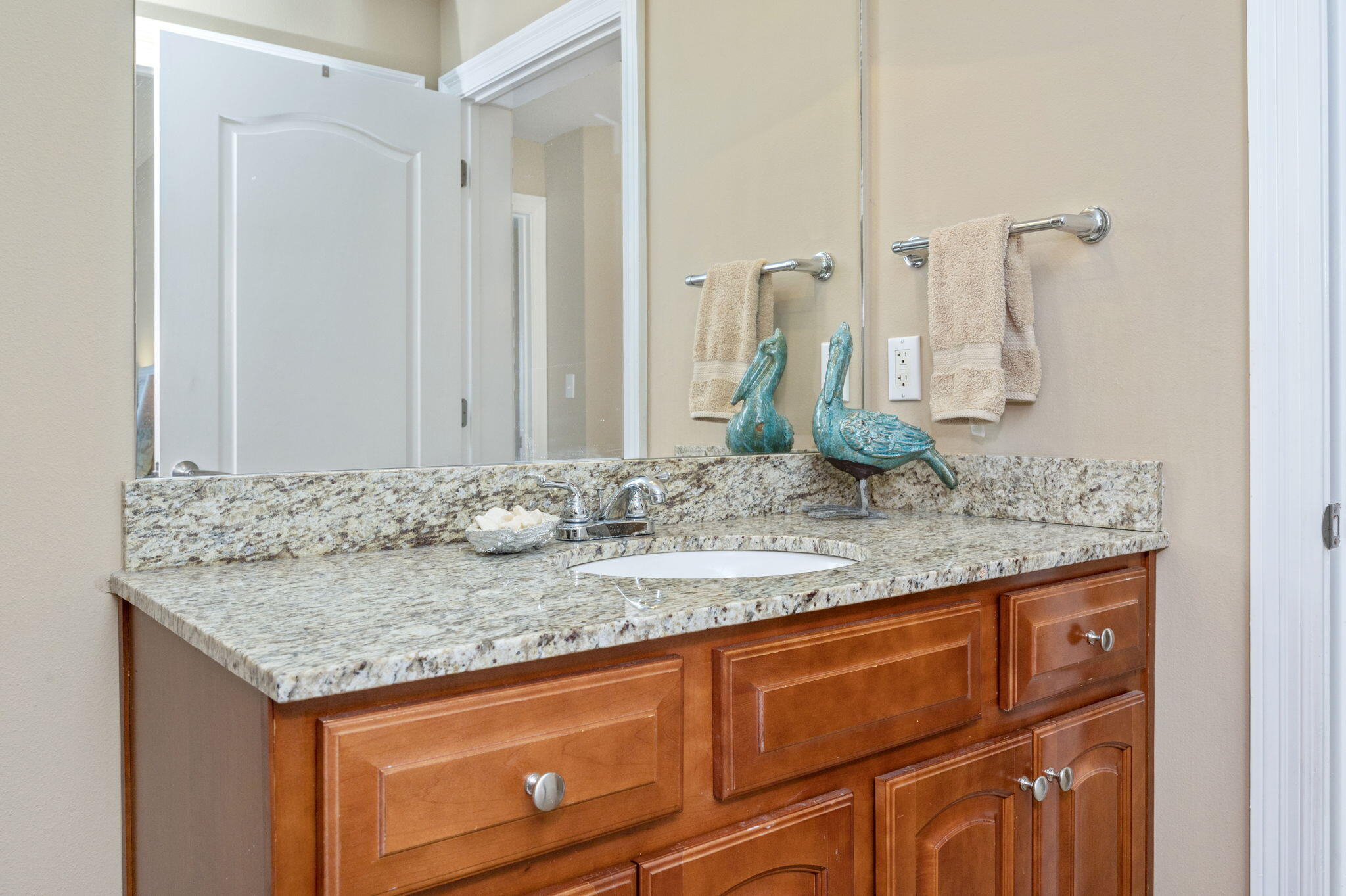 124 SW Miracle Strip Parkway, 700