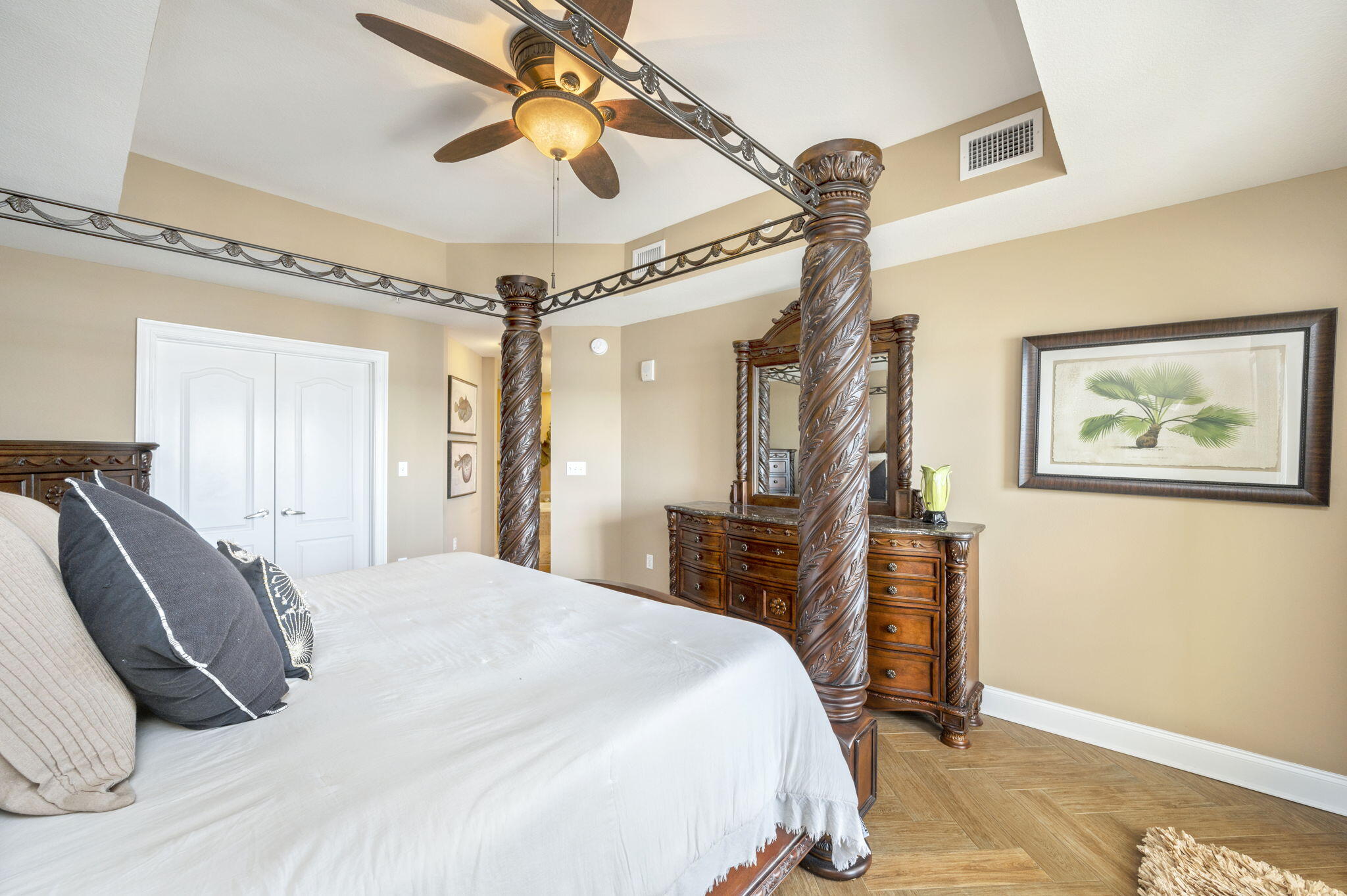 124 SW Miracle Strip Parkway, 700