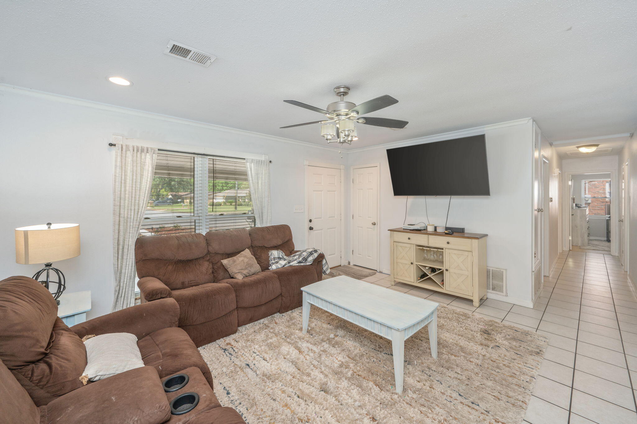 710 E Hollywood Boulevard