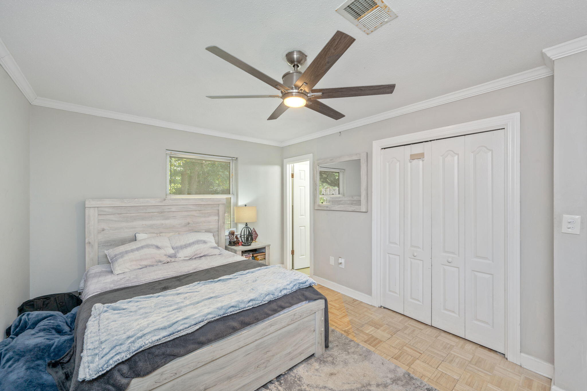 710 E Hollywood Boulevard