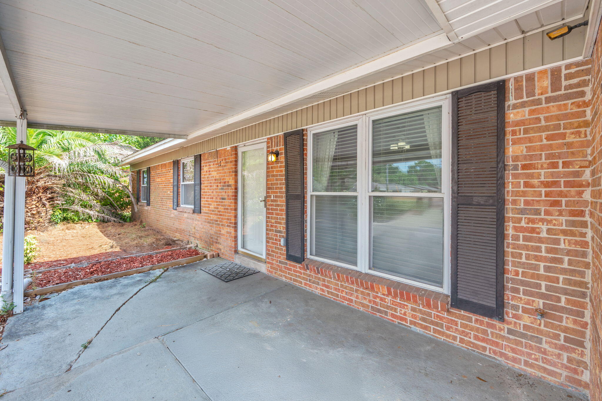 710 E Hollywood Boulevard