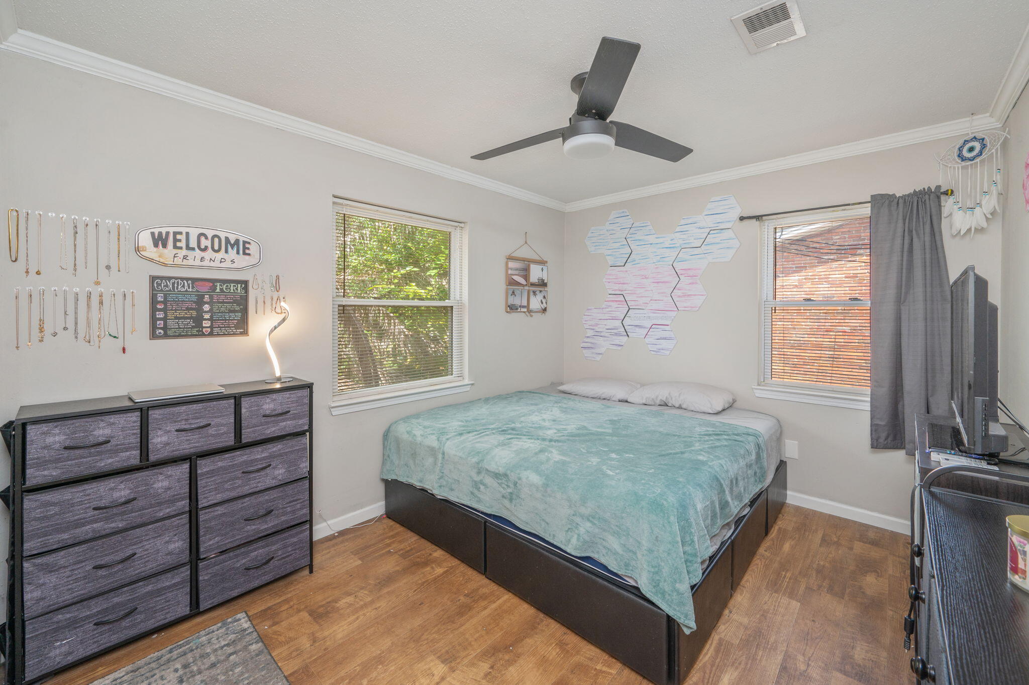 710 E Hollywood Boulevard