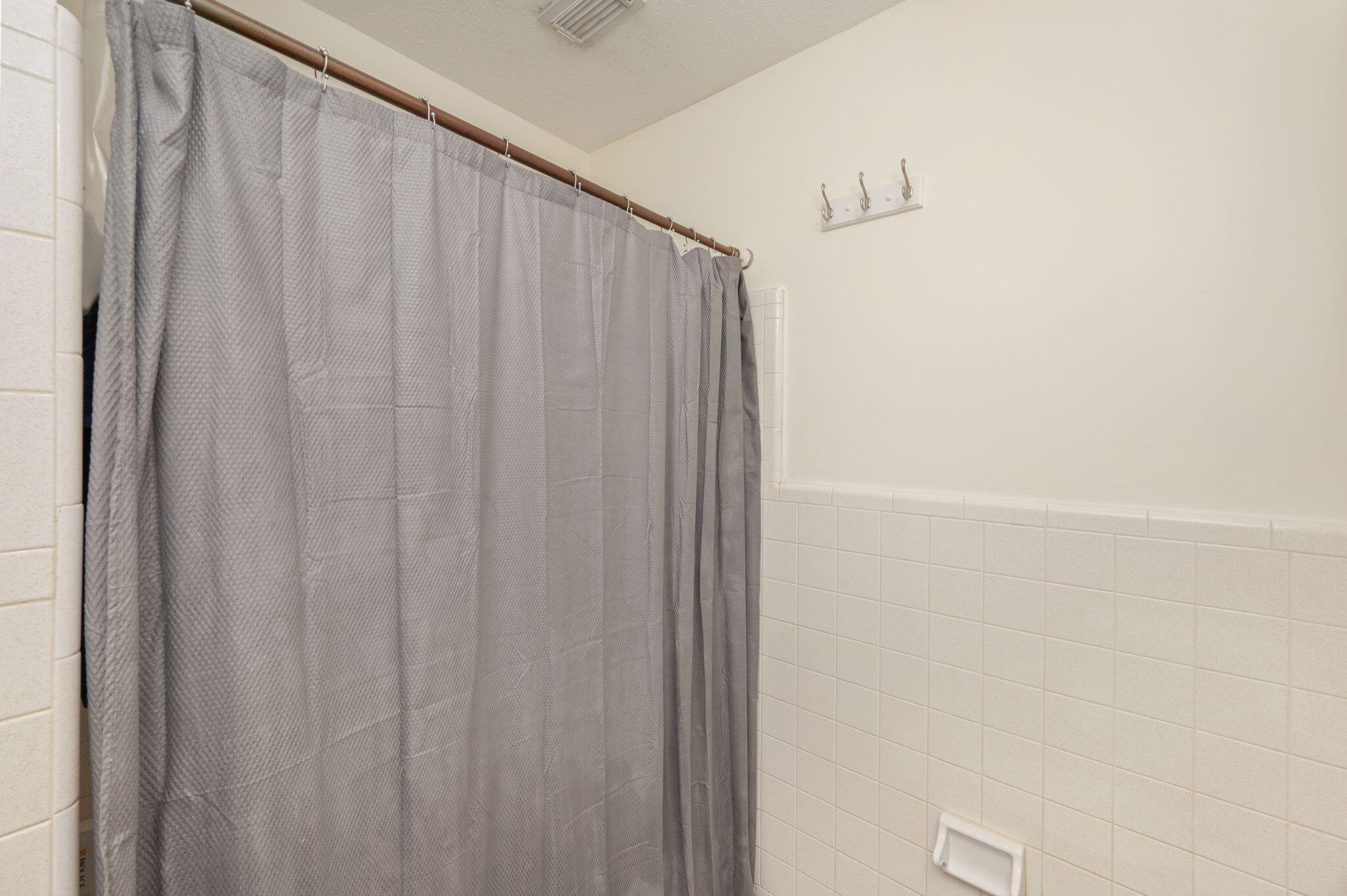 710 E Hollywood Boulevard