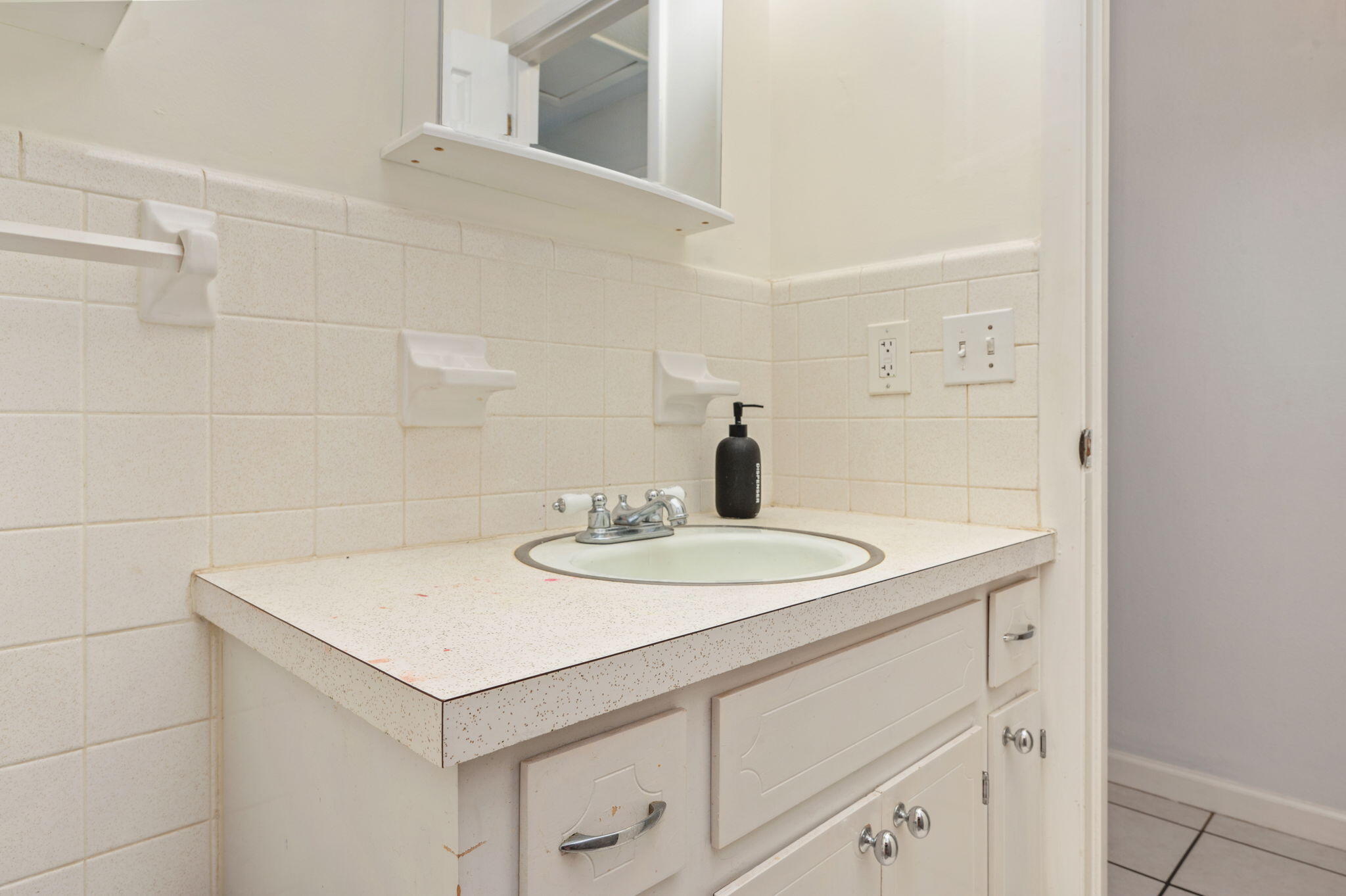 710 E Hollywood Boulevard