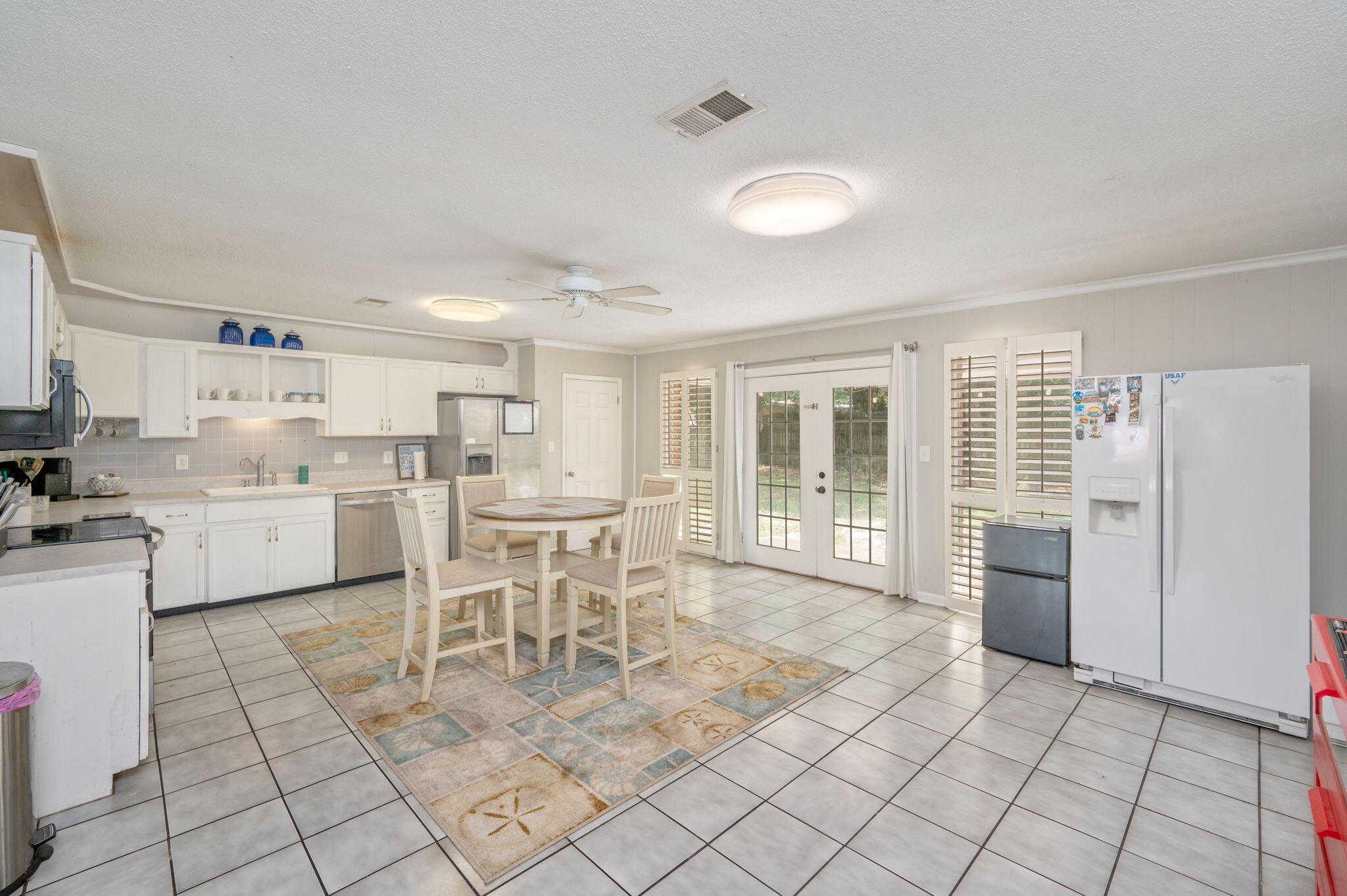 710 E Hollywood Boulevard