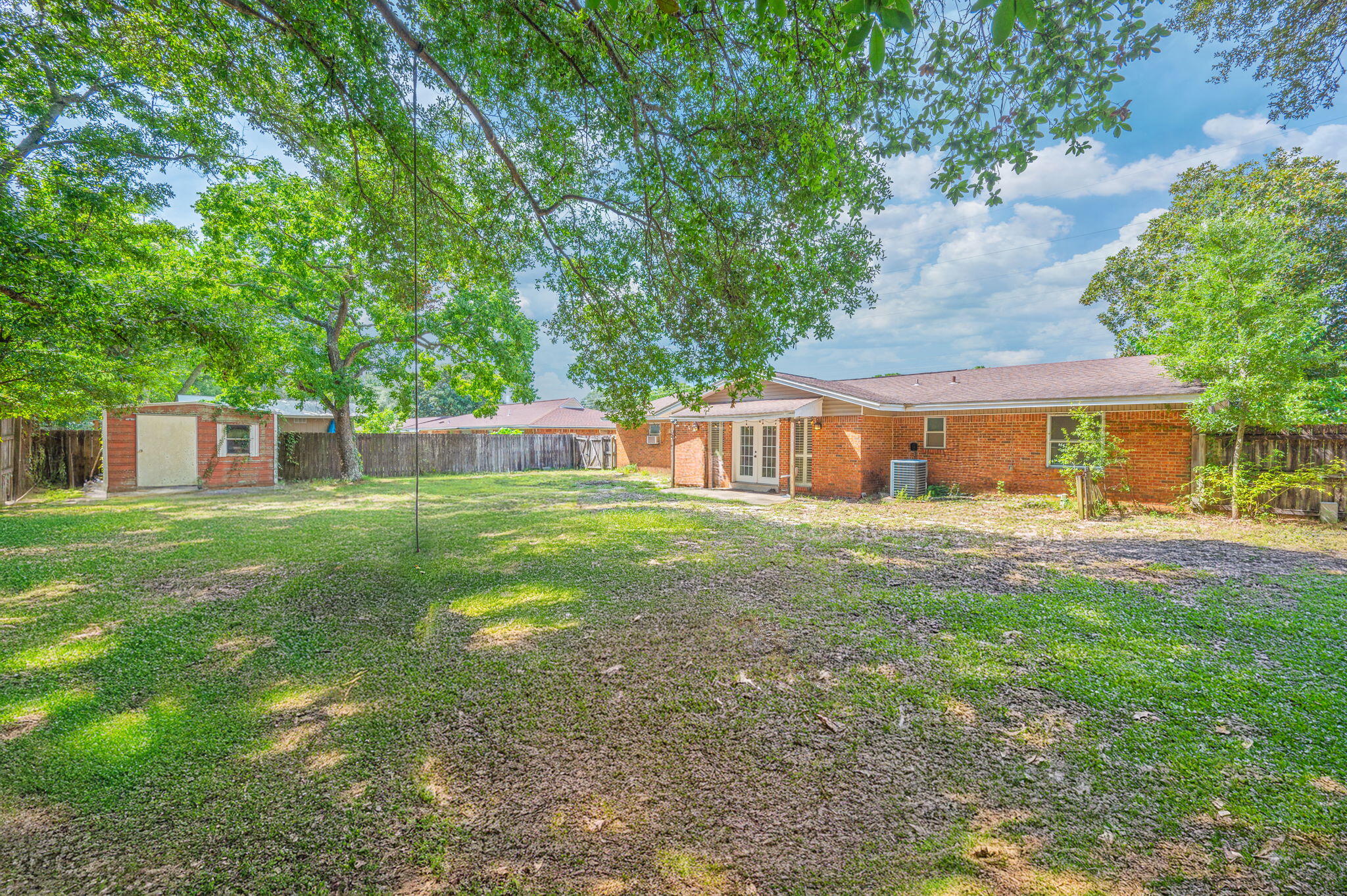 710 E Hollywood Boulevard