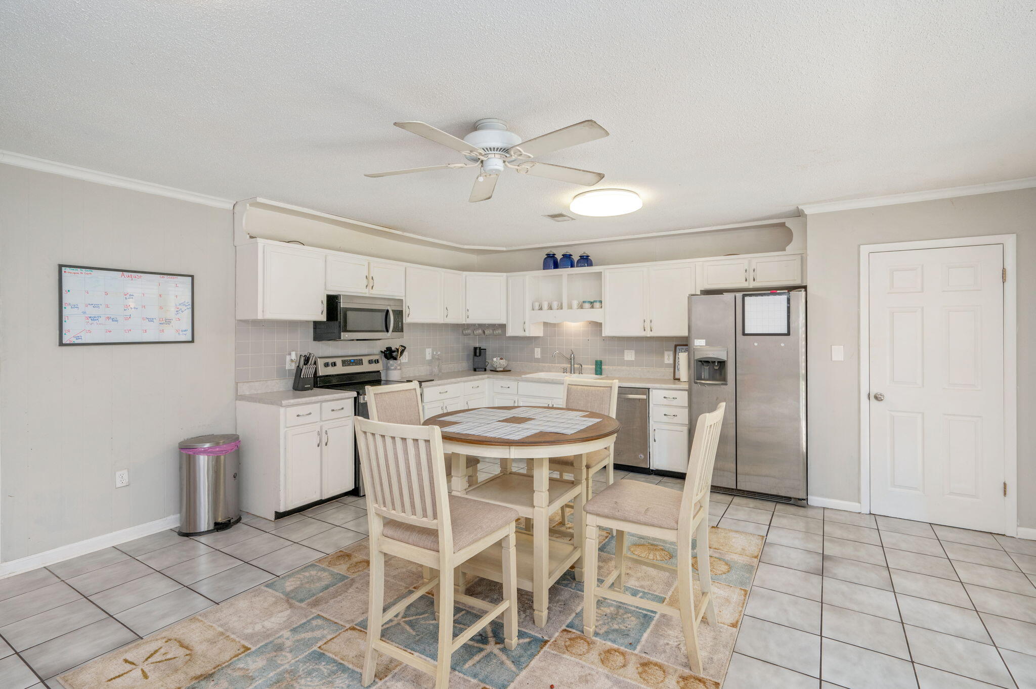 710 E Hollywood Boulevard