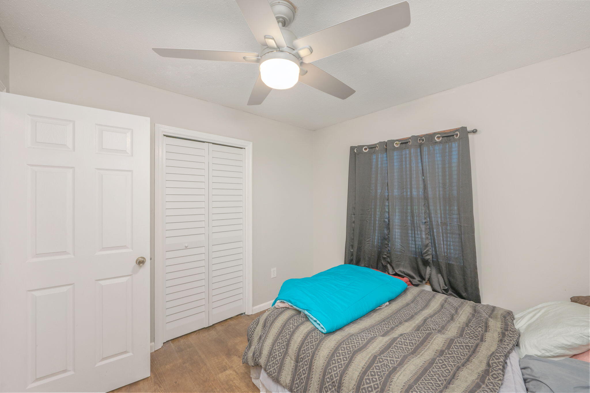 710 E Hollywood Boulevard