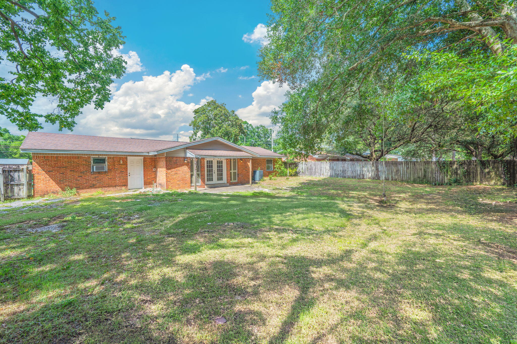 710 E Hollywood Boulevard