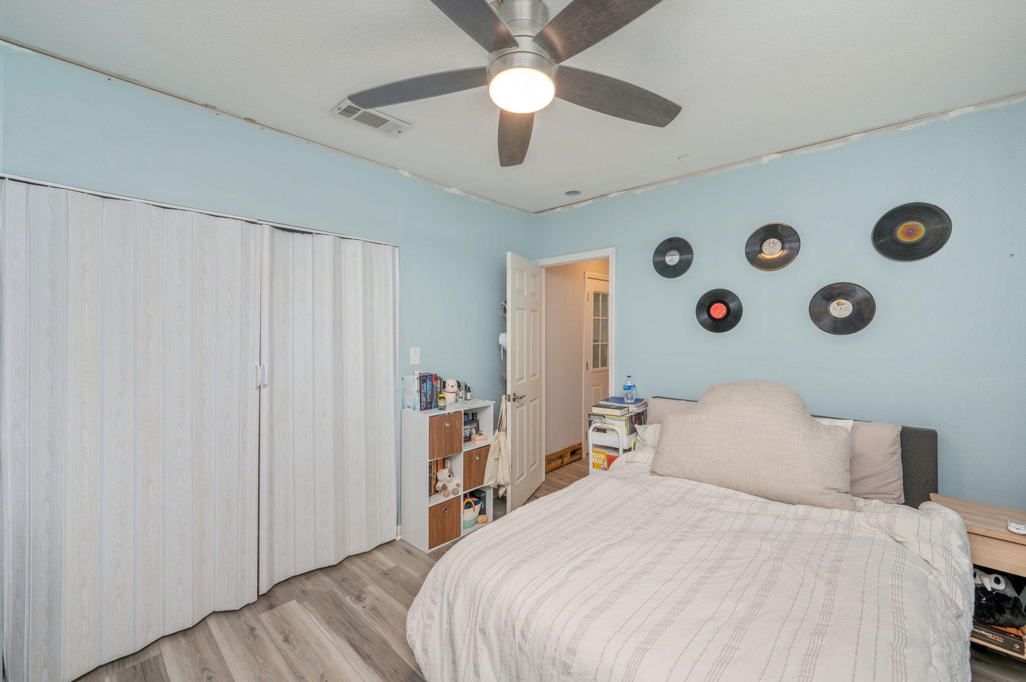 710 E Hollywood Boulevard