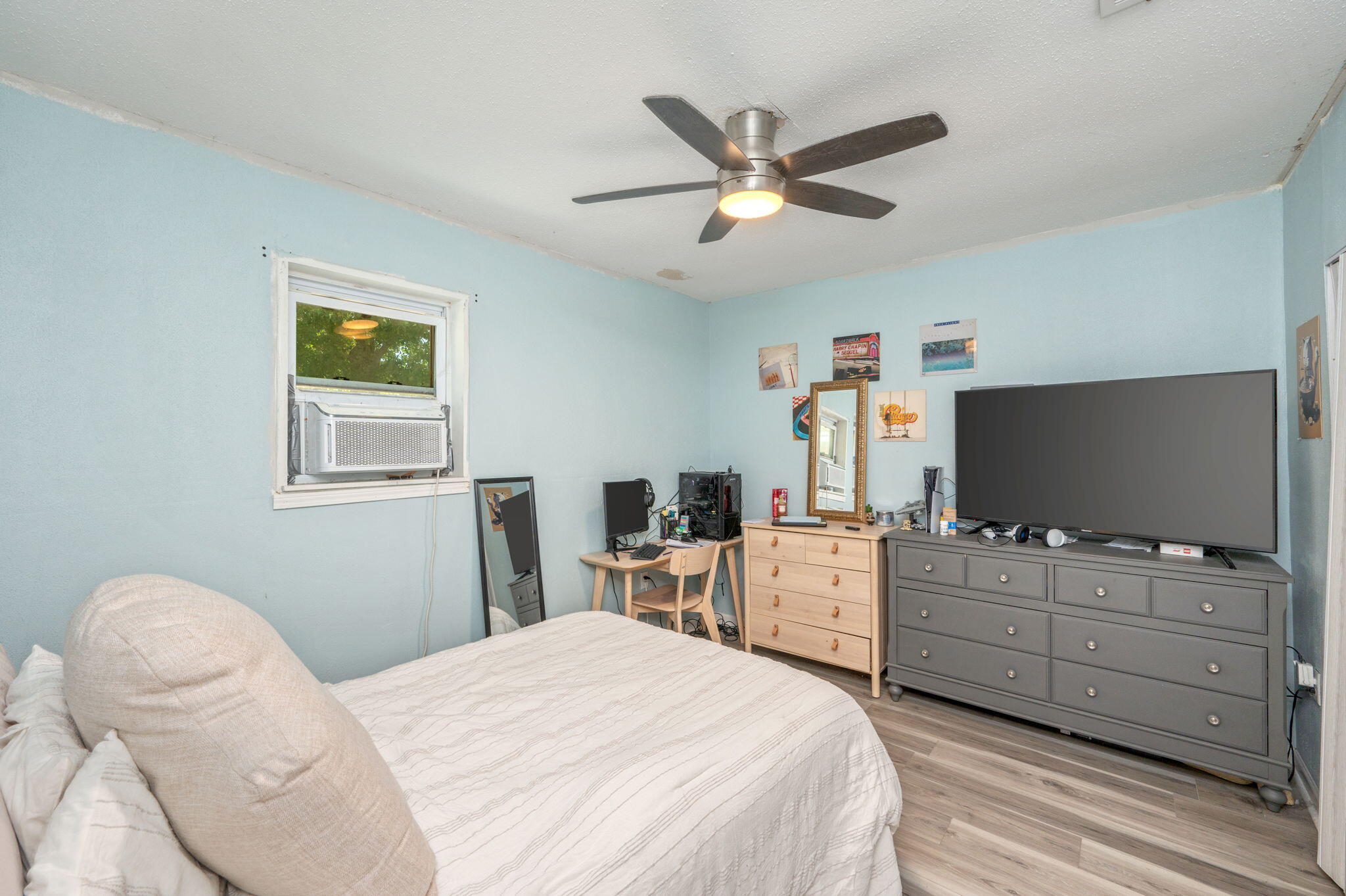 710 E Hollywood Boulevard