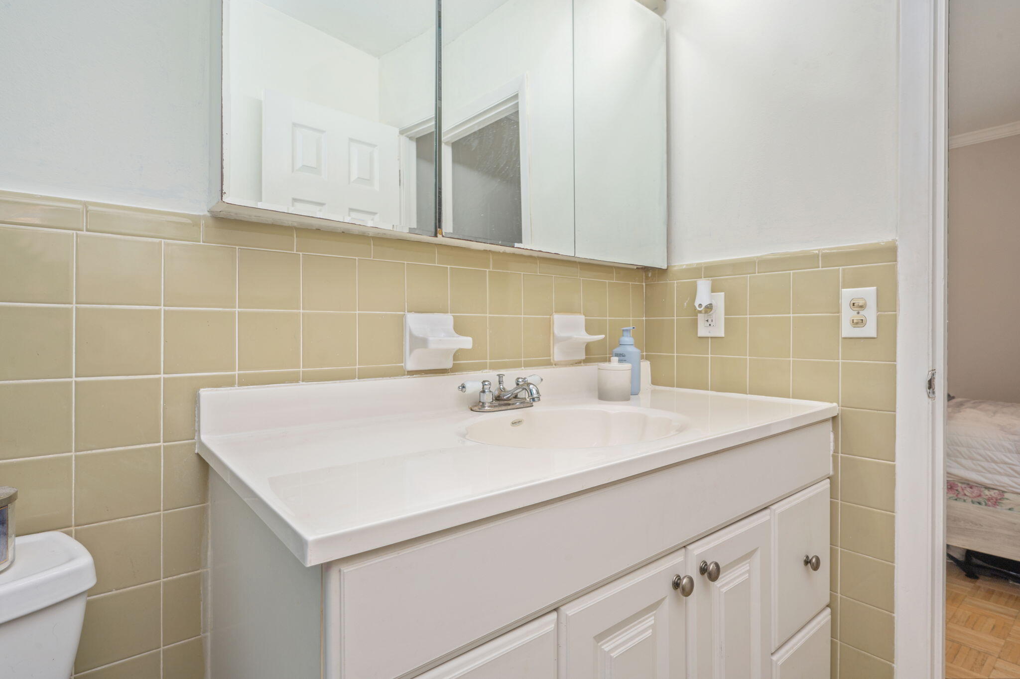 710 E Hollywood Boulevard