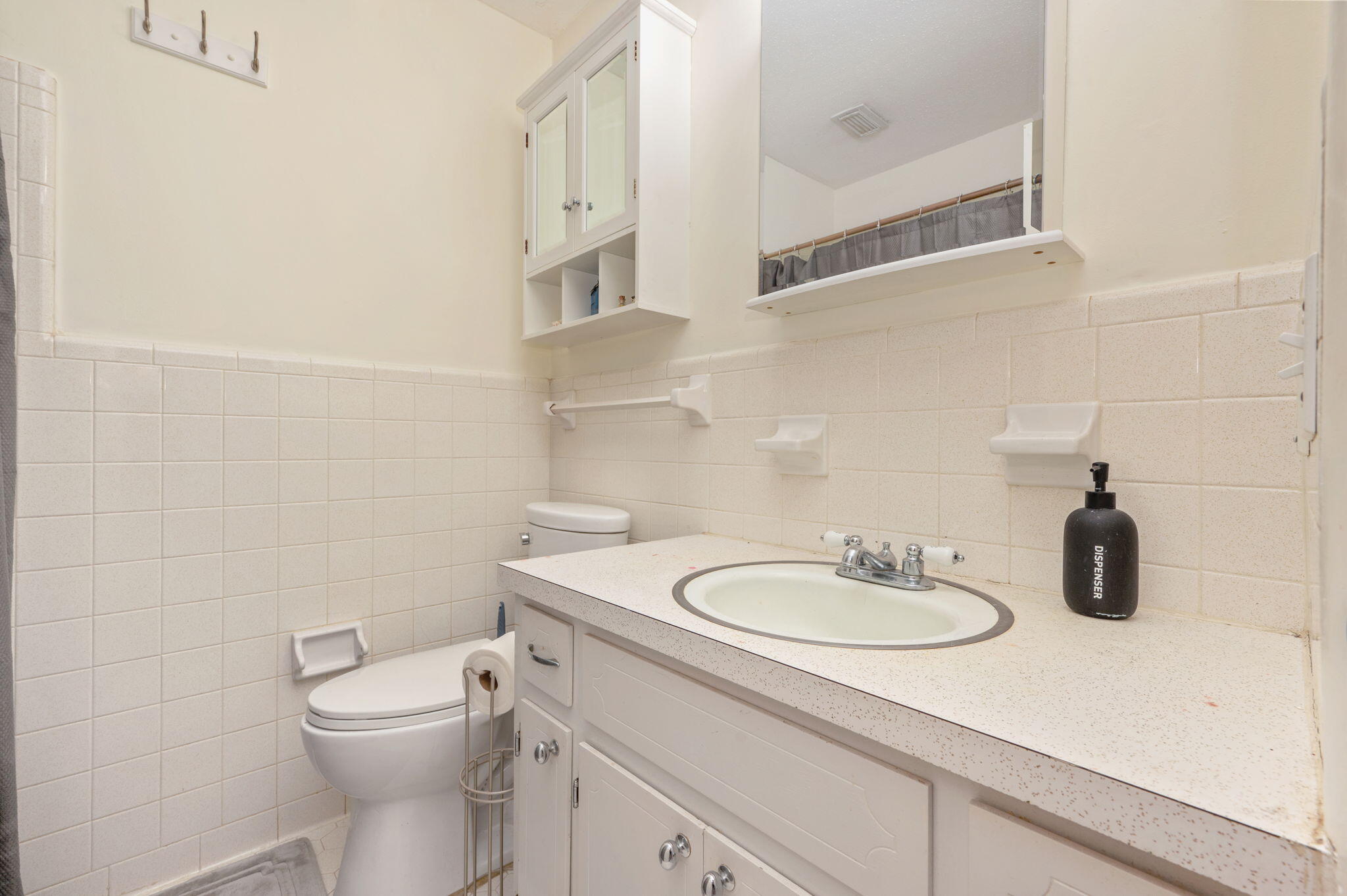 710 E Hollywood Boulevard