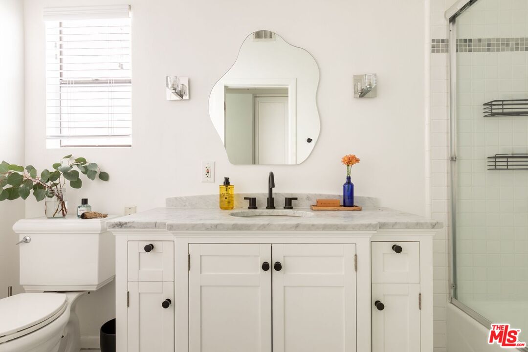 136 S Clark Dr Unit: 2