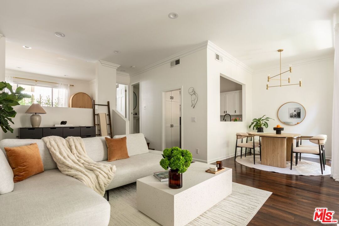 136 S Clark Dr Unit: 2