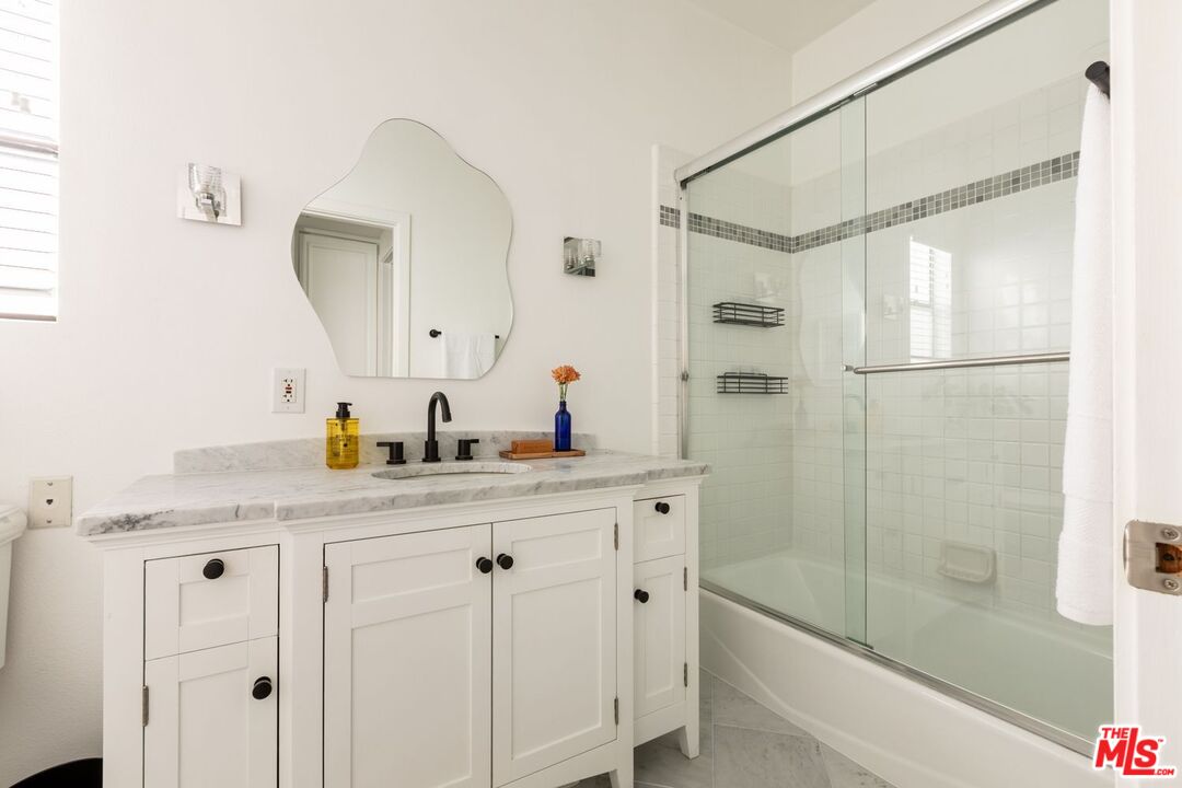 136 S Clark Dr Unit: 2