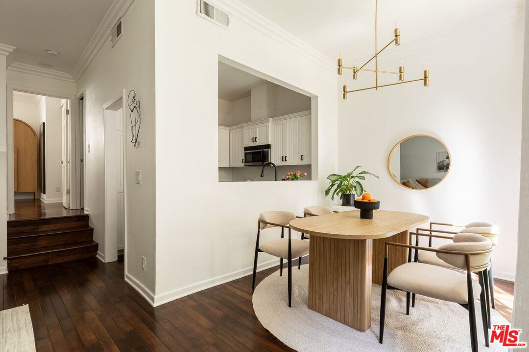 136 S Clark Dr Unit: 2