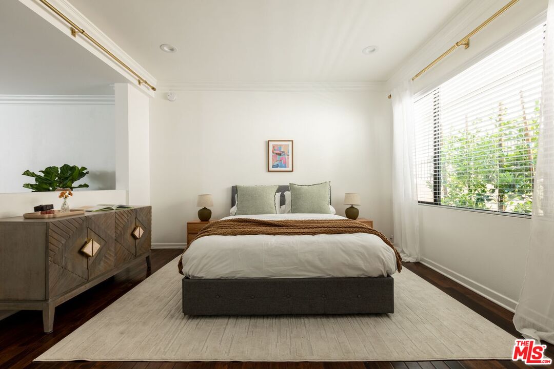 136 S Clark Dr Unit: 2