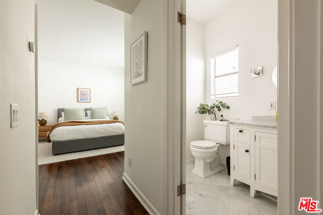 136 S Clark Dr Unit: 2