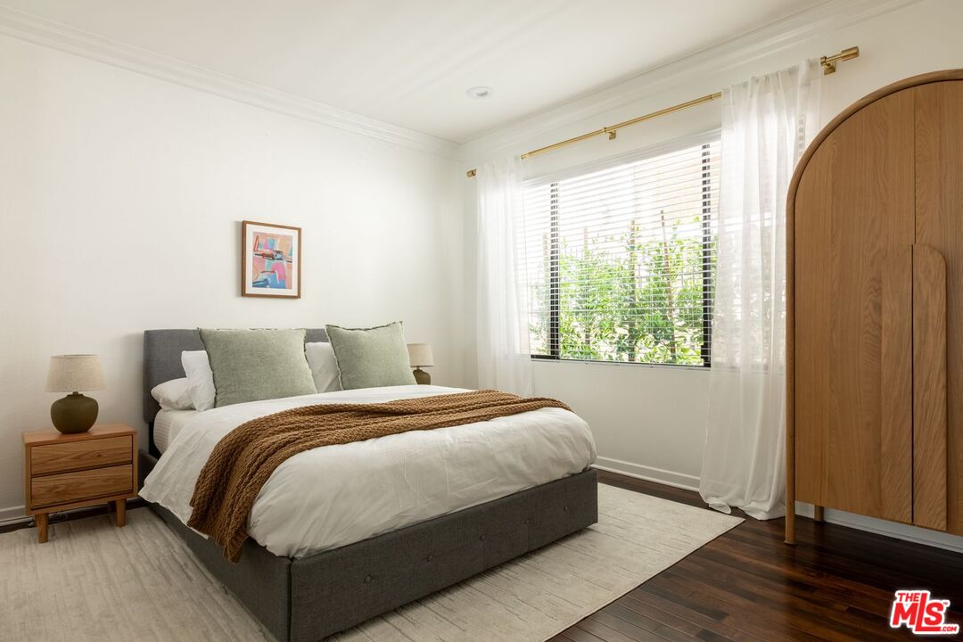 136 S Clark Dr Unit: 2