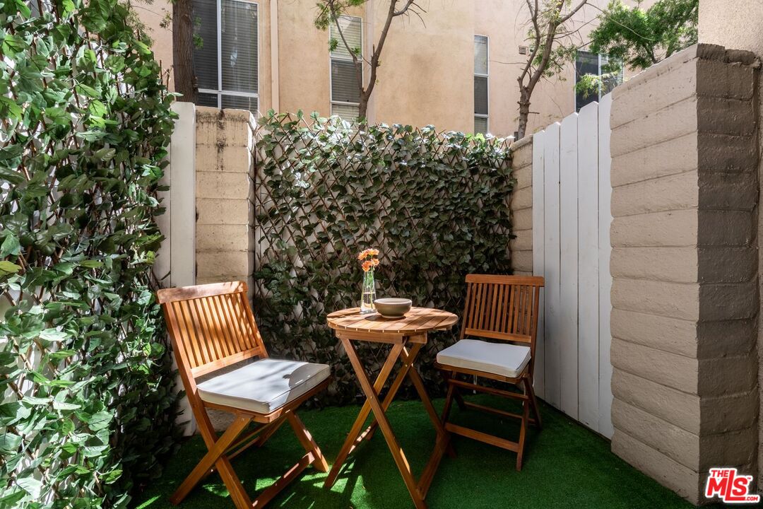 136 S Clark Dr Unit: 2