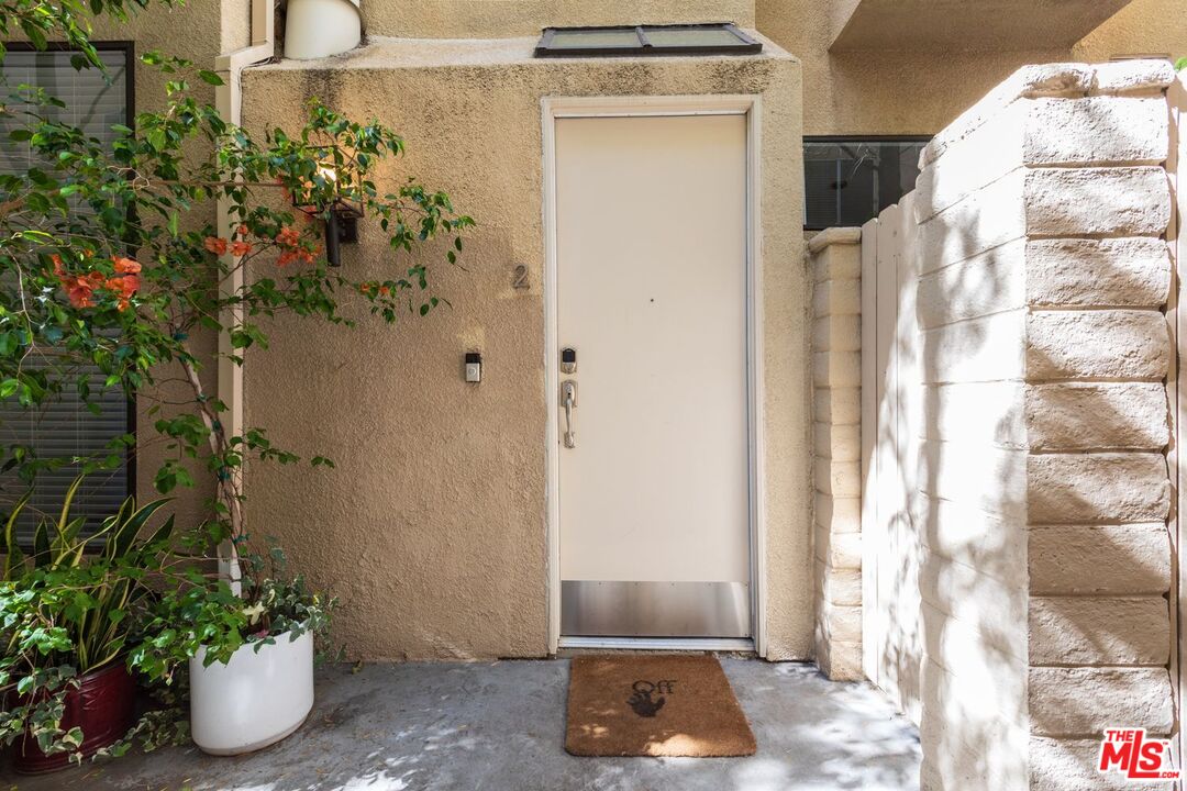 136 S Clark Dr Unit: 2