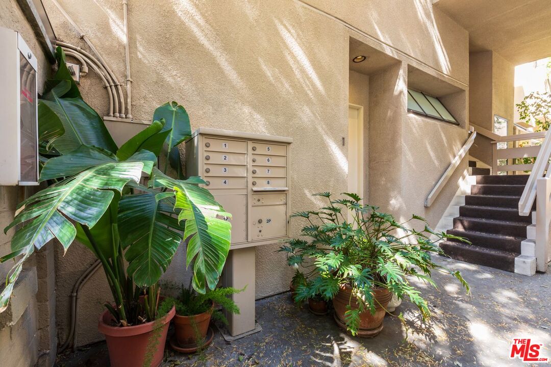 136 S Clark Dr Unit: 2