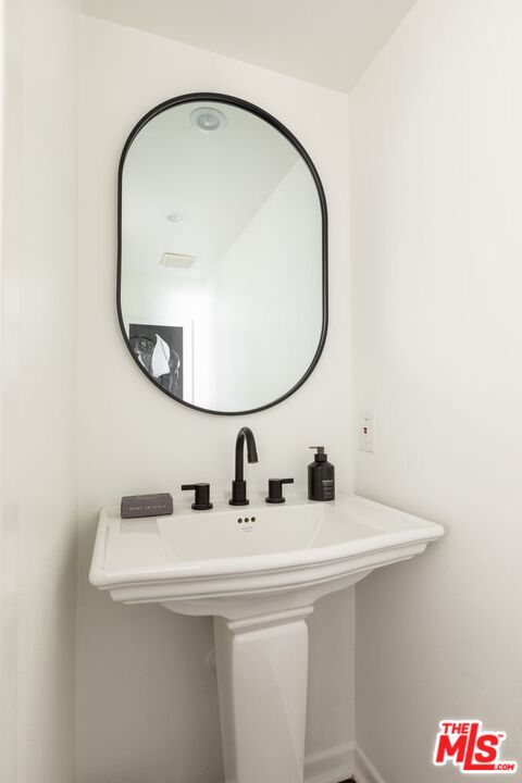 136 S Clark Dr Unit: 2