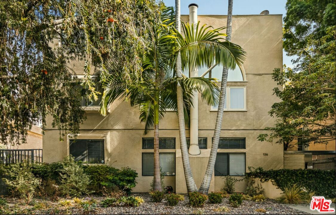 136 S Clark Dr Unit: 2