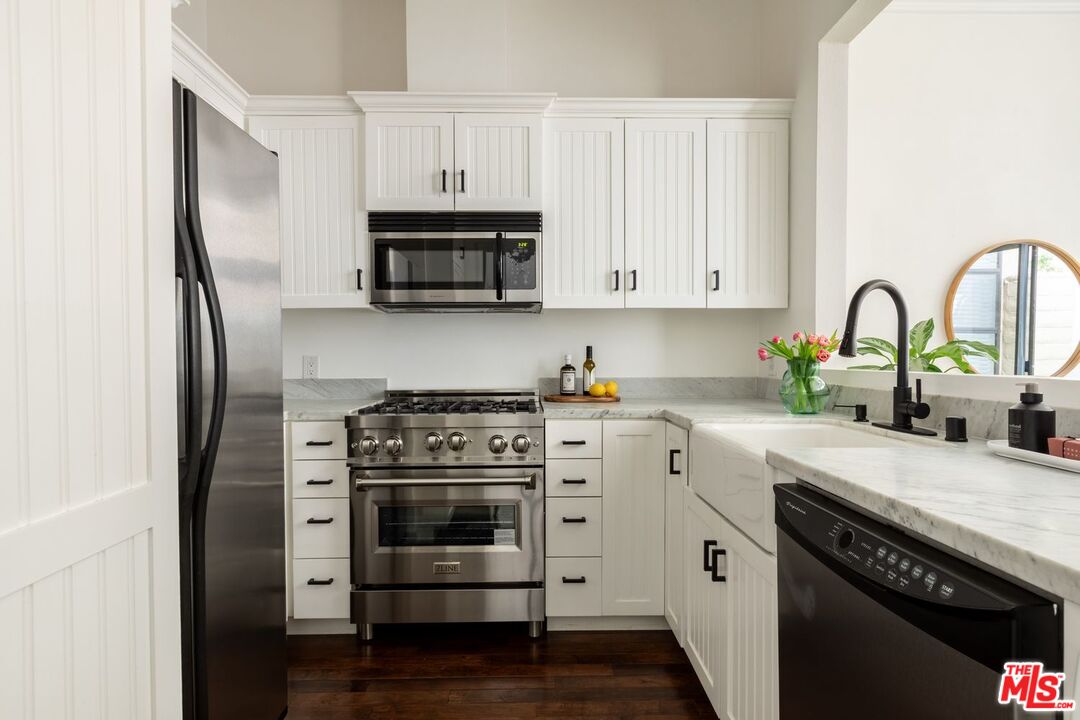 136 S Clark Dr Unit: 2