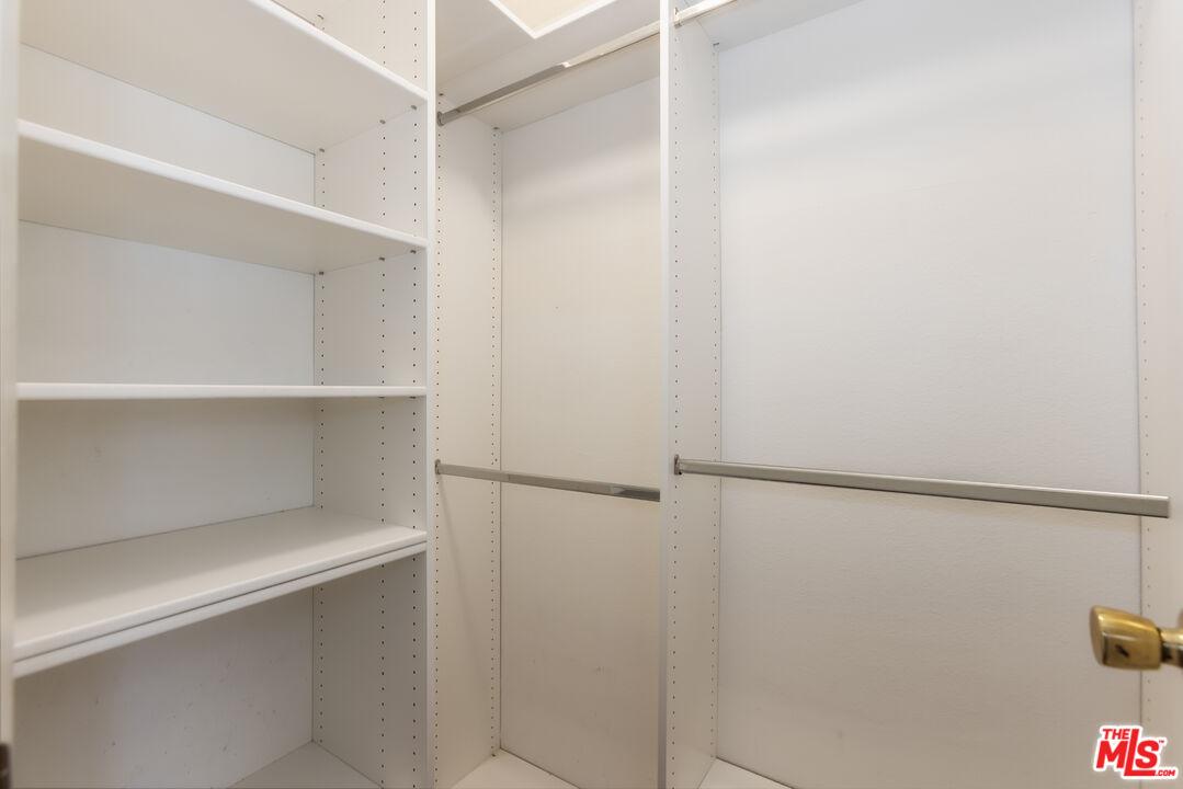 4641 Fulton Ave Unit: 203