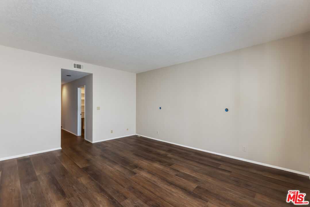 4641 Fulton Ave Unit: 203