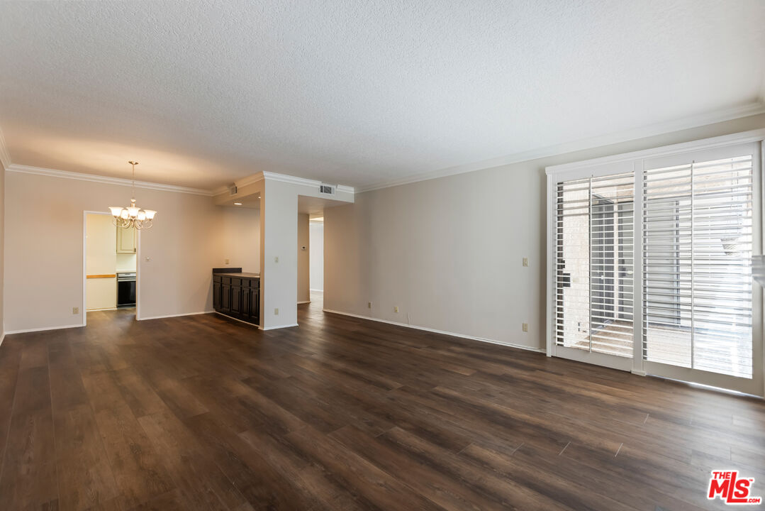 4641 Fulton Ave Unit: 203