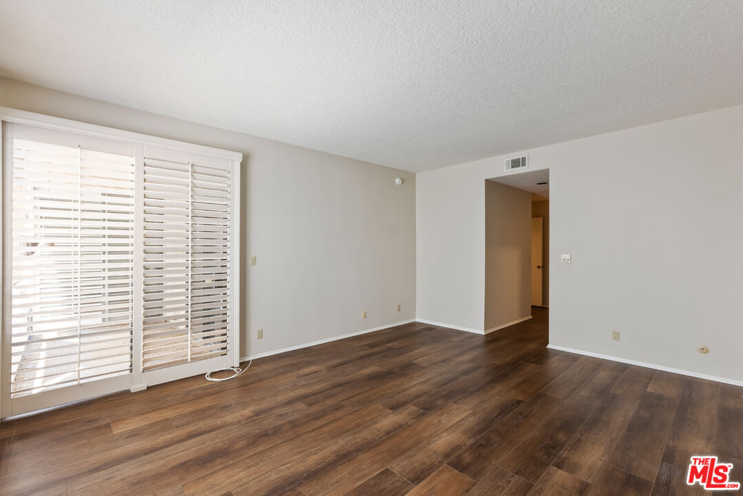 4641 Fulton Ave Unit: 203