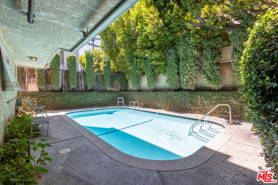 4641 Fulton Ave Unit: 203