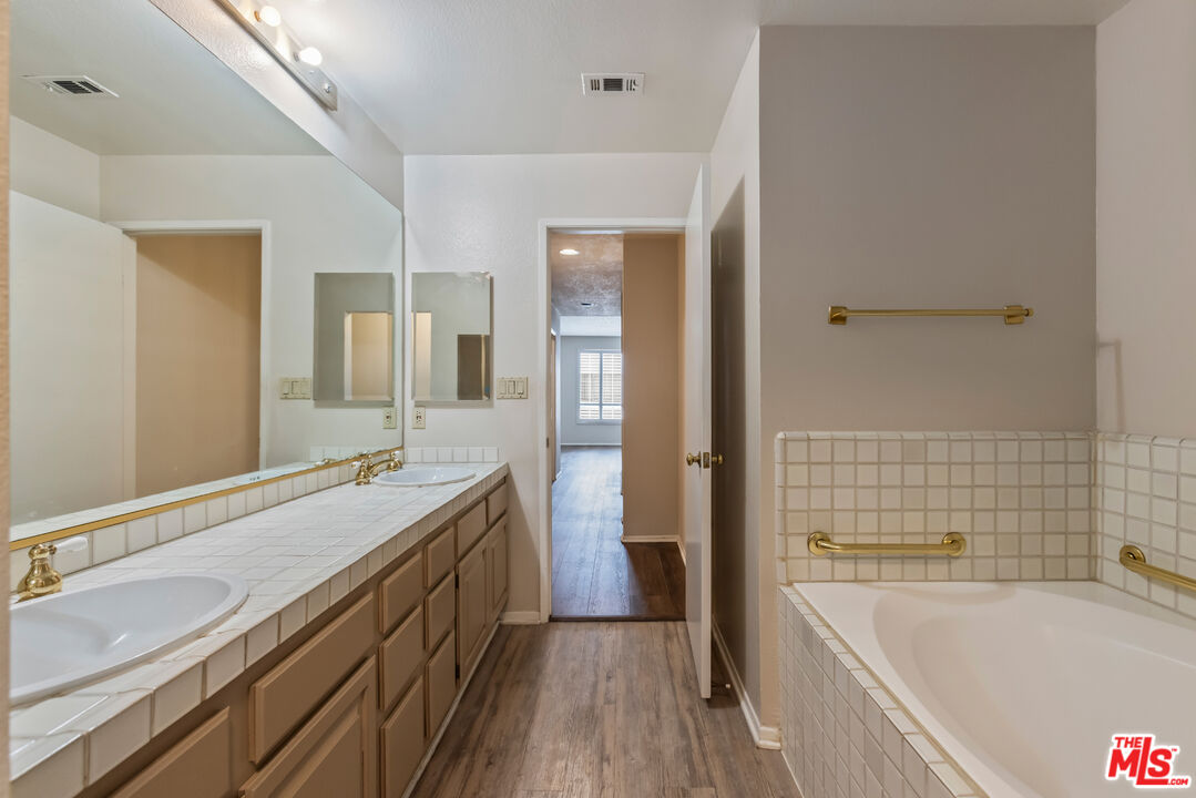 4641 Fulton Ave Unit: 203