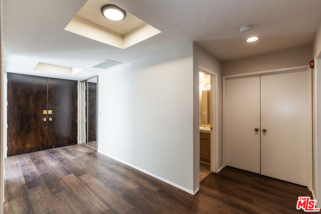 4641 Fulton Ave Unit: 203