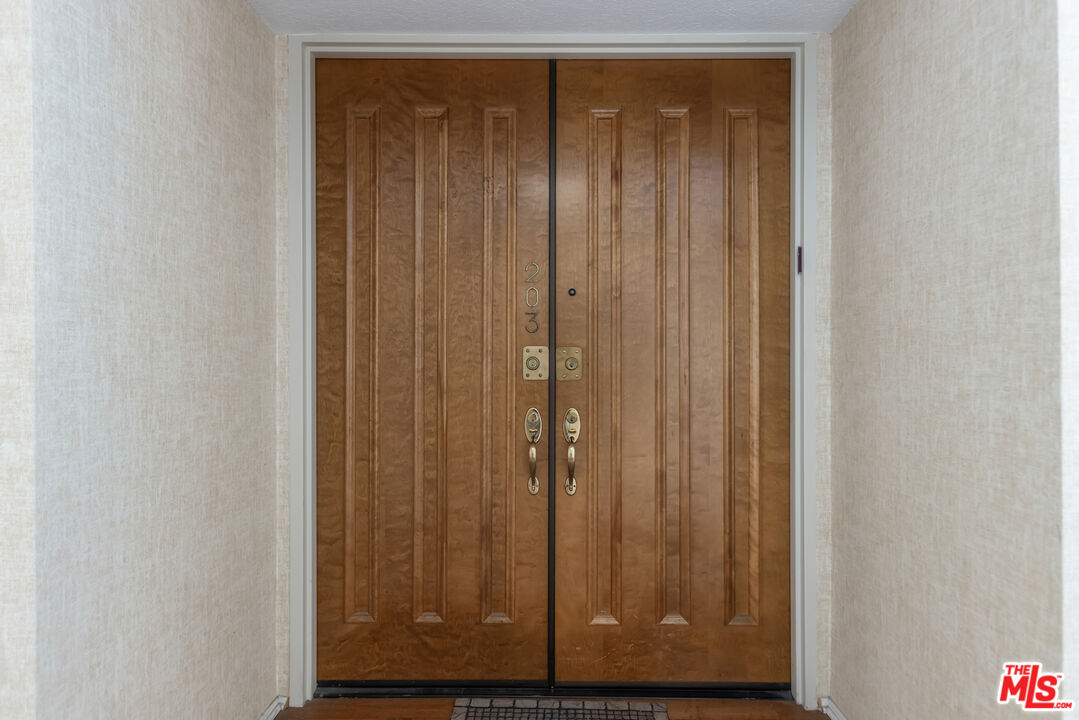 4641 Fulton Ave Unit: 203