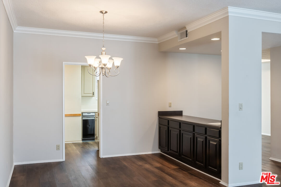 4641 Fulton Ave Unit: 203