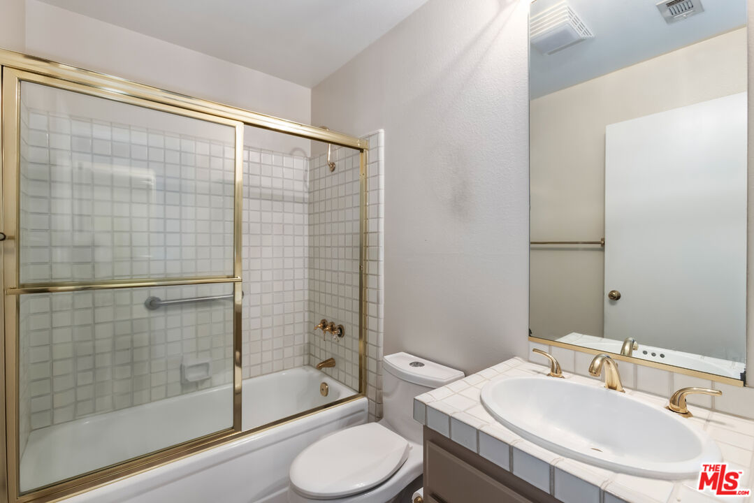 4641 Fulton Ave Unit: 203