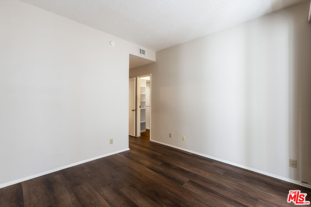 4641 Fulton Ave Unit: 203