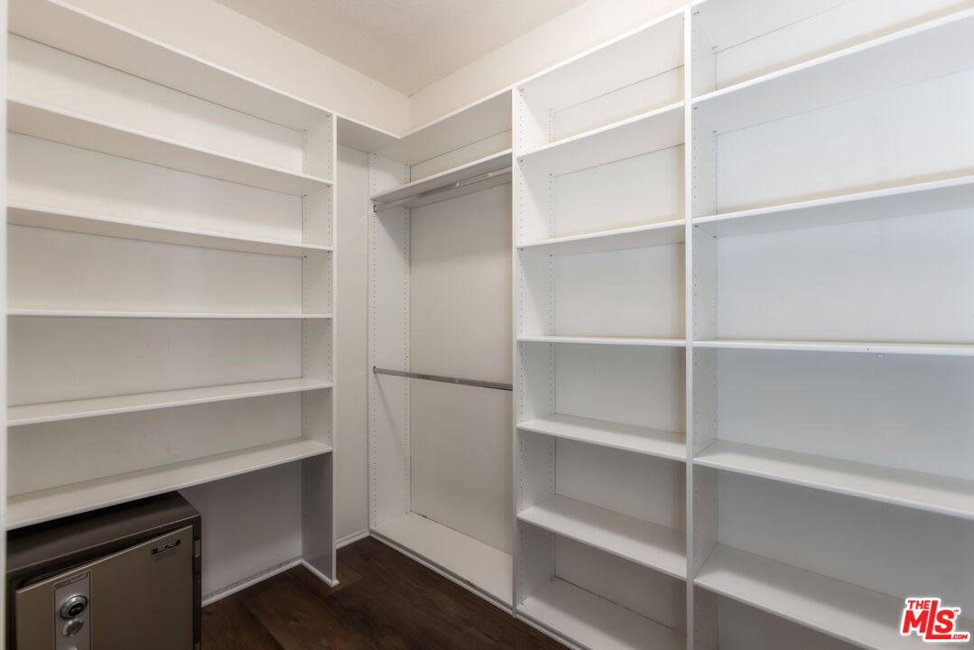 4641 Fulton Ave Unit: 203