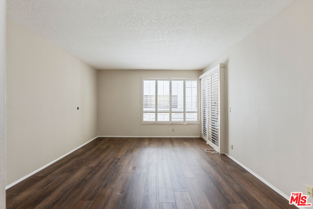 4641 Fulton Ave Unit: 203