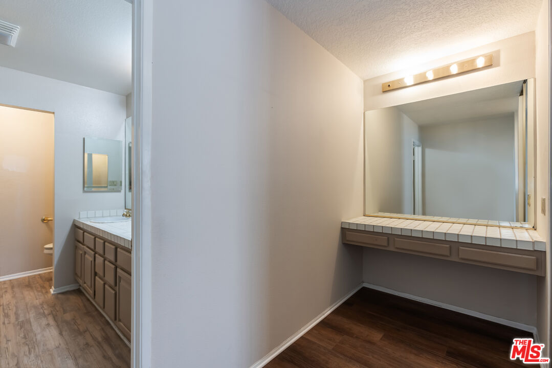 4641 Fulton Ave Unit: 203