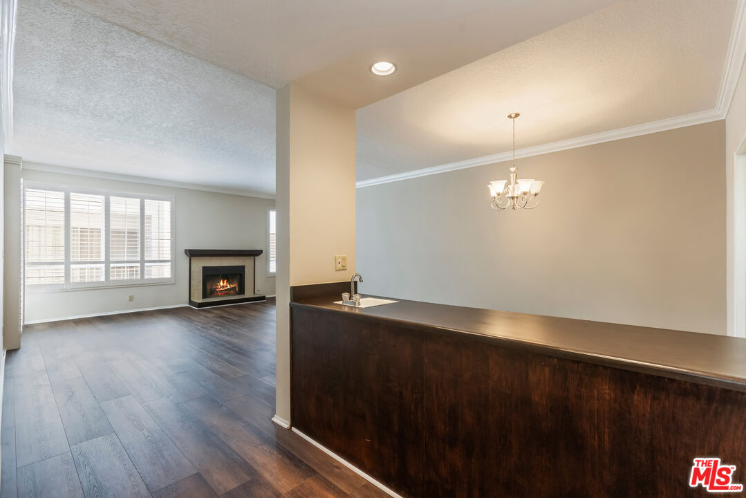 4641 Fulton Ave Unit: 203