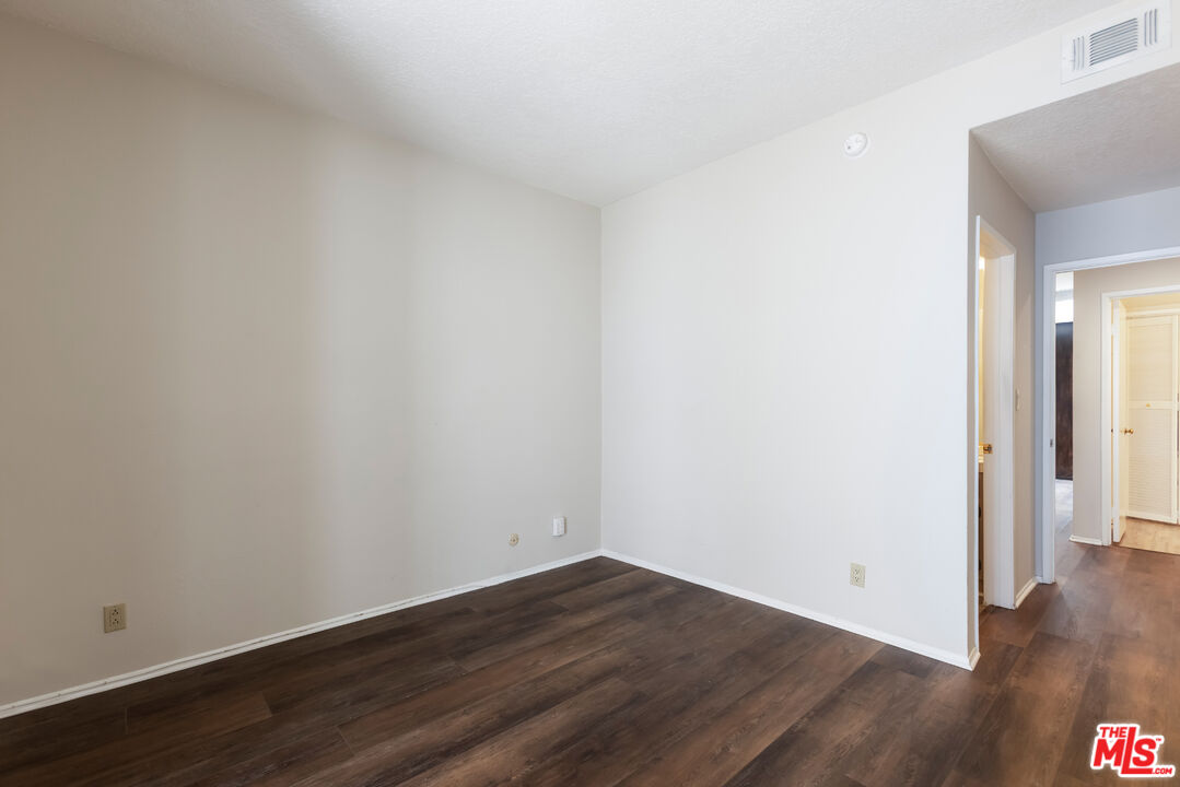 4641 Fulton Ave Unit: 203