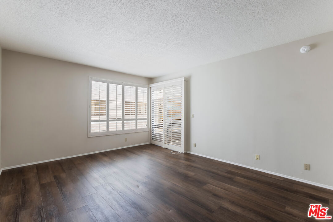 4641 Fulton Ave Unit: 203