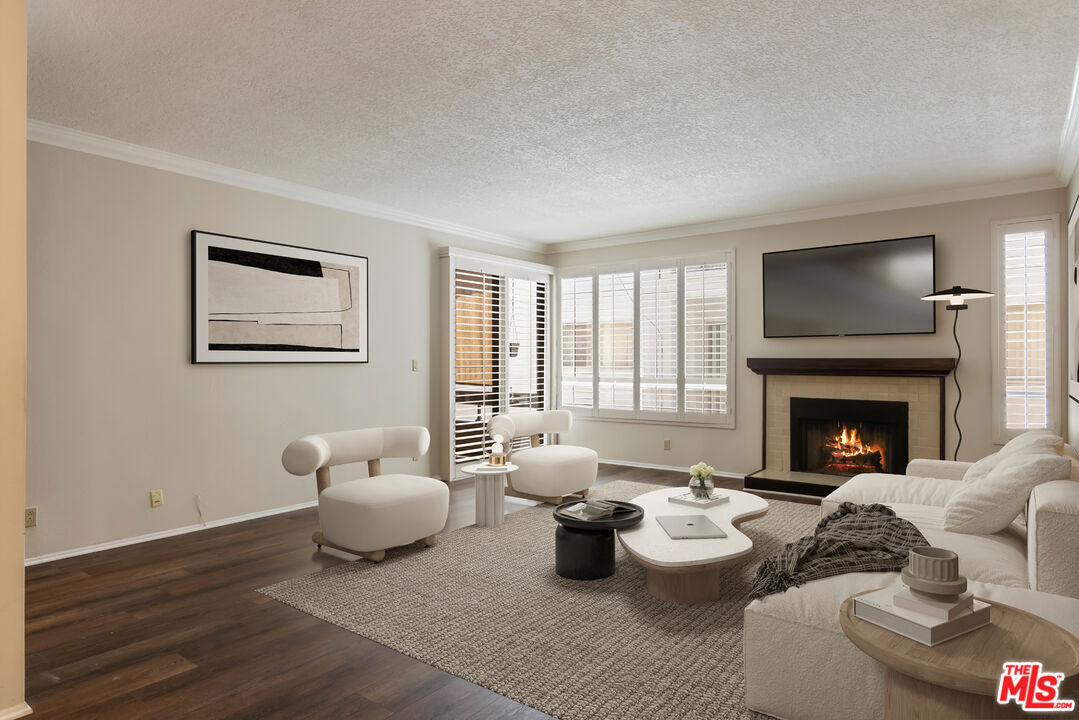 4641 Fulton Ave Unit: 203