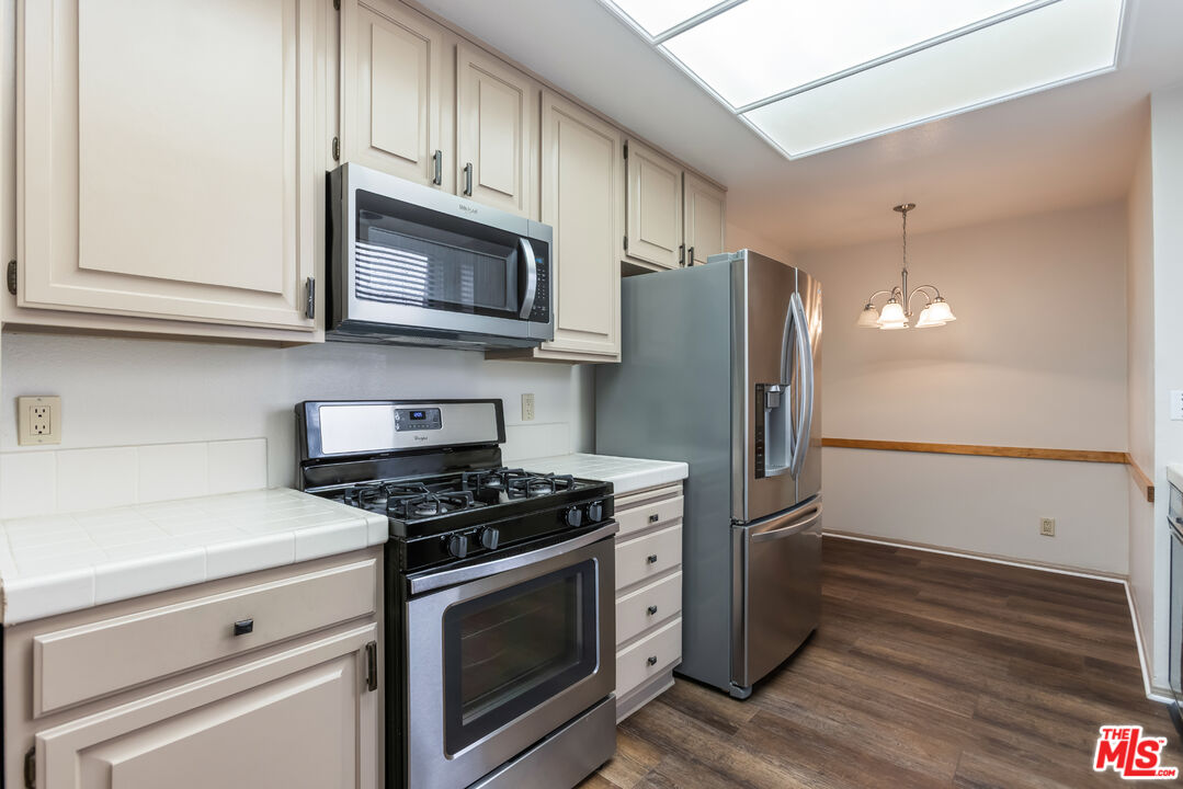 4641 Fulton Ave Unit: 203