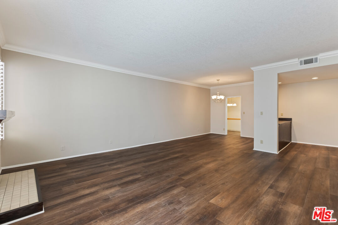 4641 Fulton Ave Unit: 203